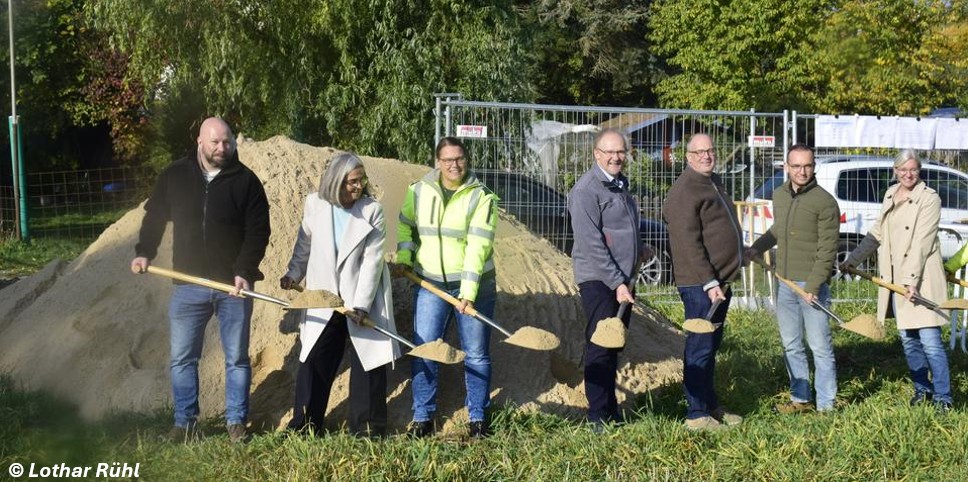 Bild Spatenstich in Hüttenberg